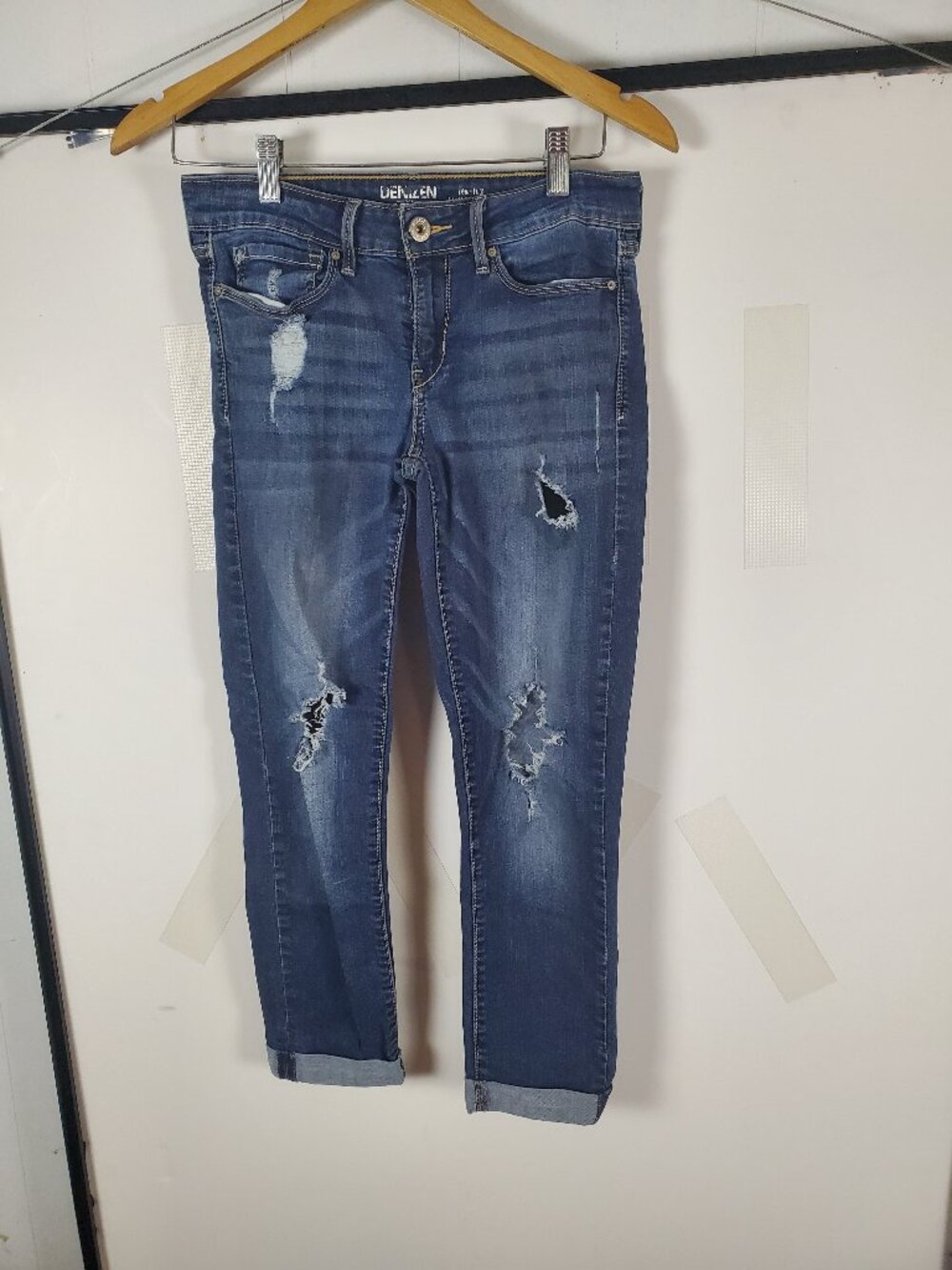 Denizen from Levi's Low-Rise Boyfriend Jeans W27